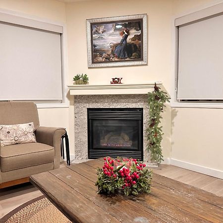 Appartamento B212 Hot Tub, Ac X3, Parking, 2 Min To Banff Gate Canmore Esterno foto