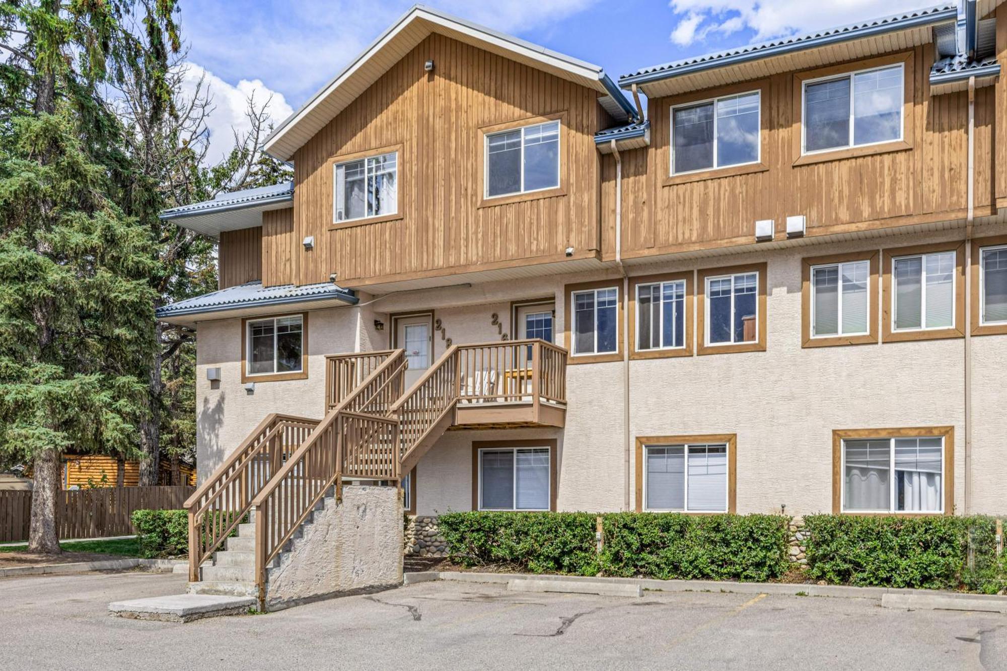 Appartamento B212 Hot Tub, Ac X3, Parking, 2 Min To Banff Gate Canmore Esterno foto
