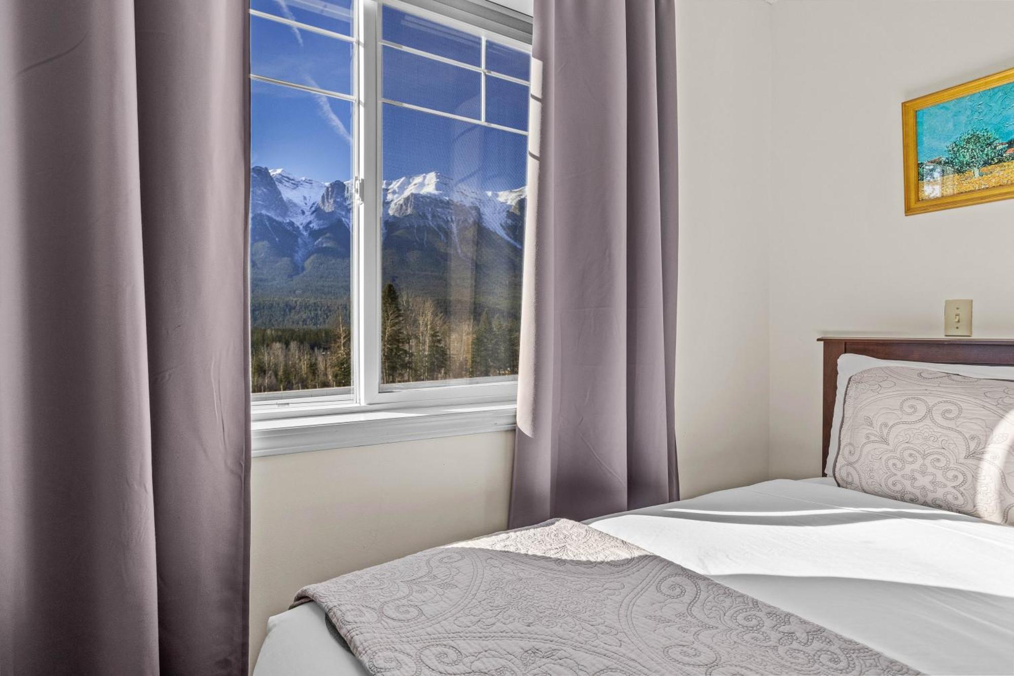 Appartamento B212 Hot Tub, Ac X3, Parking, 2 Min To Banff Gate Canmore Esterno foto