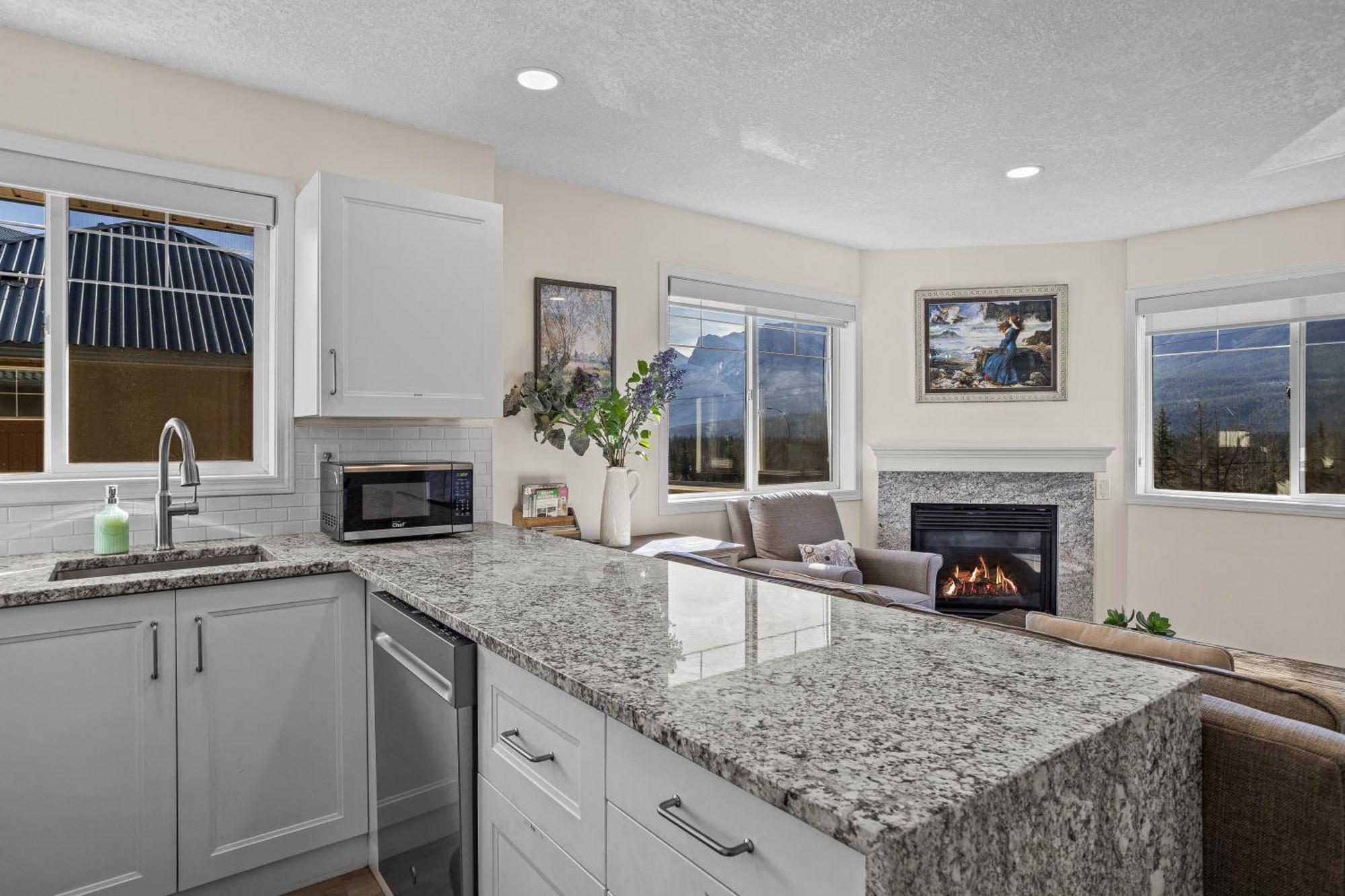 Appartamento B212 Hot Tub, Ac X3, Parking, 2 Min To Banff Gate Canmore Esterno foto