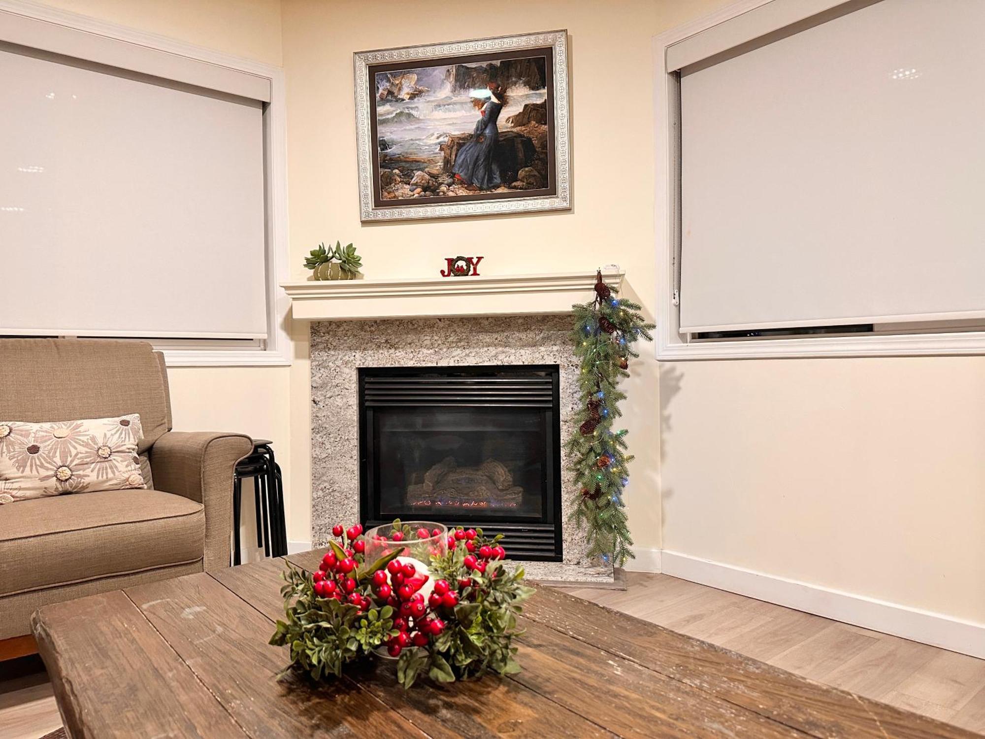 Appartamento B212 Hot Tub, Ac X3, Parking, 2 Min To Banff Gate Canmore Esterno foto